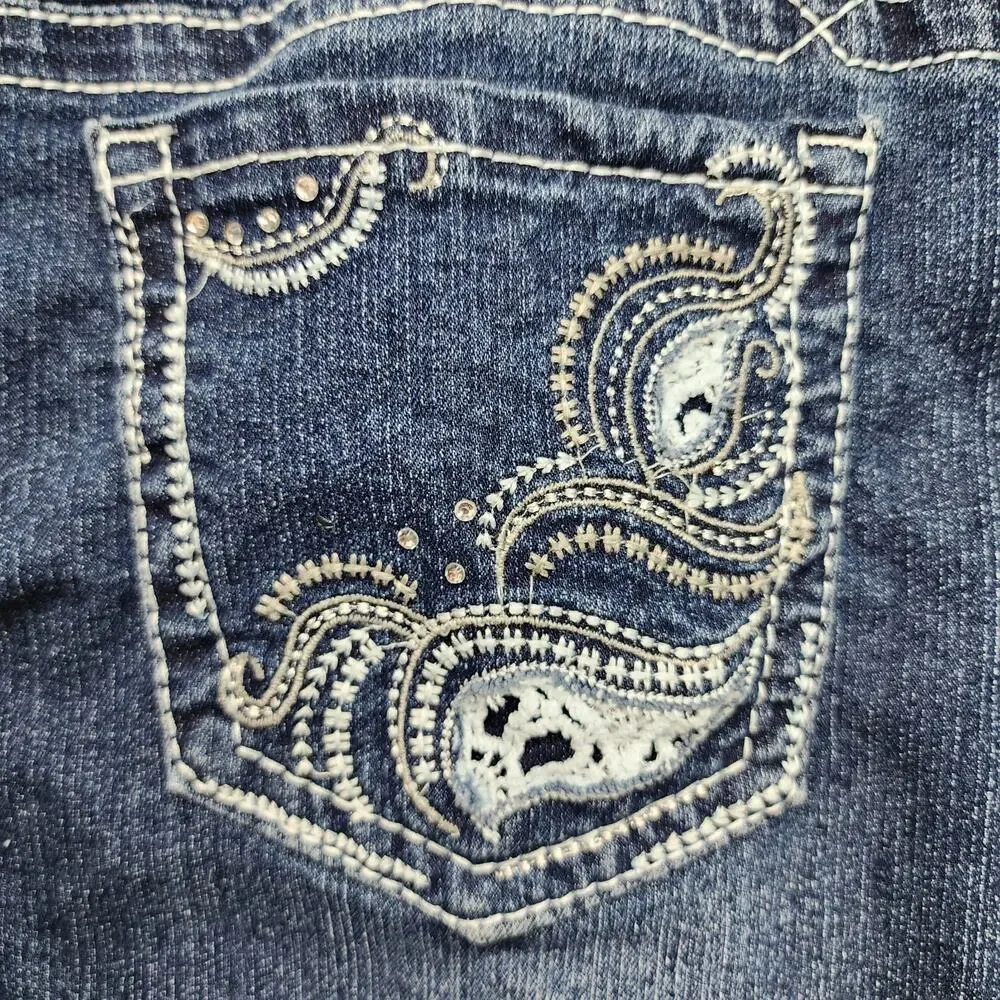 Rue21 Capri Jeans Women’s 11/12 Mid Rise Crop Stretch Denim Cuffed Sequin Pocket - Picture 5 of 12